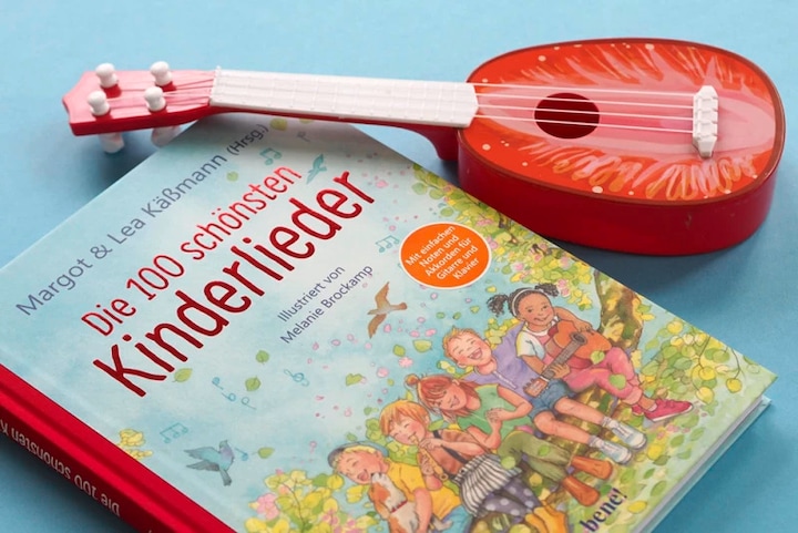 Immagine prodotto Die 100 schönsten Kinderlieder - Mit einfachen Noten und Akkorden für Gitarre und Klavier (Tedesco, Margot Kässmann, Lea Kässmann, Melanie Brockamp, 2021)