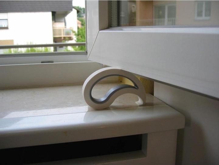 Actual product image Stoppy Door Lock 10 x 5.5 x 2 cm, White