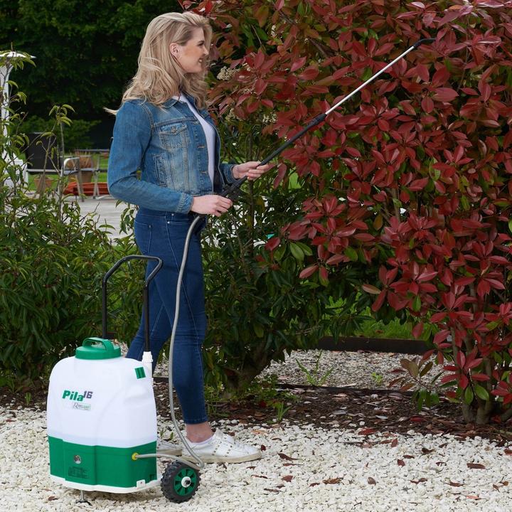 Immagine prodotto Ribimex PILA 16 Pompa a spruzzo a batteria su ruote 16 litri 12 V8 Ah (16 l)