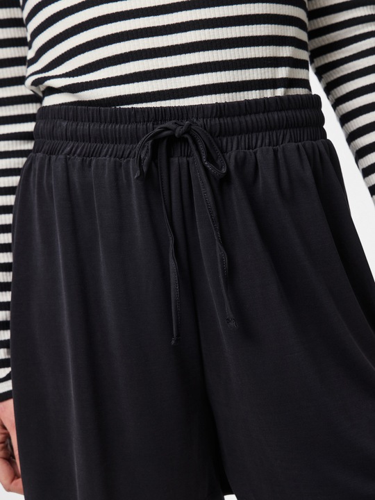Actual product image Pieces Pcanora Hw Shorts Bc (S)