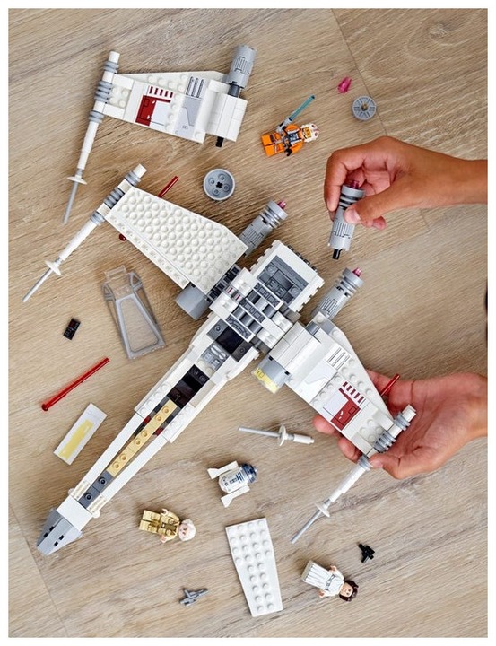 Actual product image LEGO Luke Skywalker's X-Wing Fighter (75301, LEGO Star Wars)