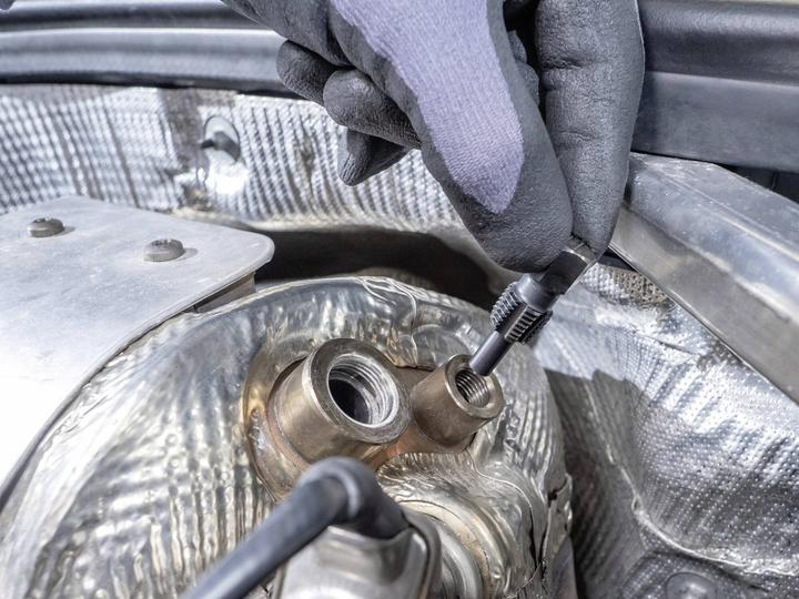 Actual product image HAZET Thread repair tool for exhaust gas temperature sensors / probes 4683-14 ∙ Outside hexagon 13 …