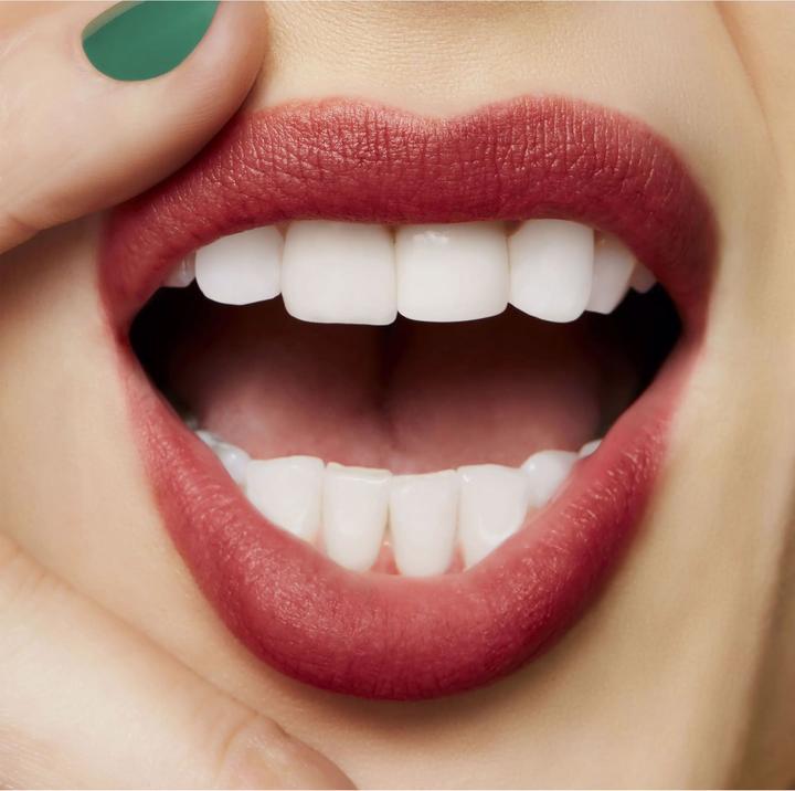 Produktbild MAC Cosmetics Powder Kiss Liquid Lipcolour (977 Fashion Emergency)