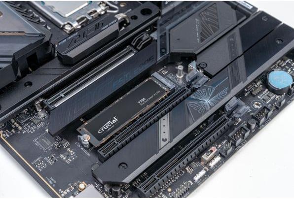 Actual product image Crucial T705 (4000 GB, M.2 2280)