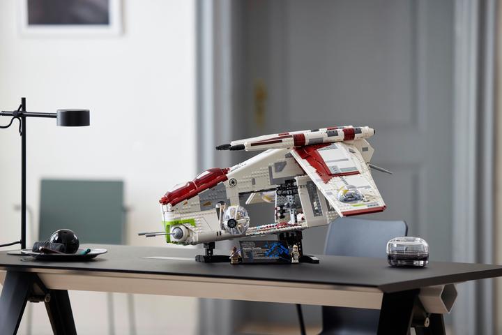 Actual product image LEGO UCS Republic Gunship (75309, LEGO Rare Sets, LEGO Star Wars)