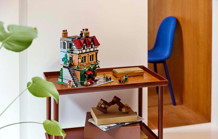 Immagine prodotto LEGO Casa d'angolo in stile Tudor (10350, LEGO Icons, Set LEGO rari)