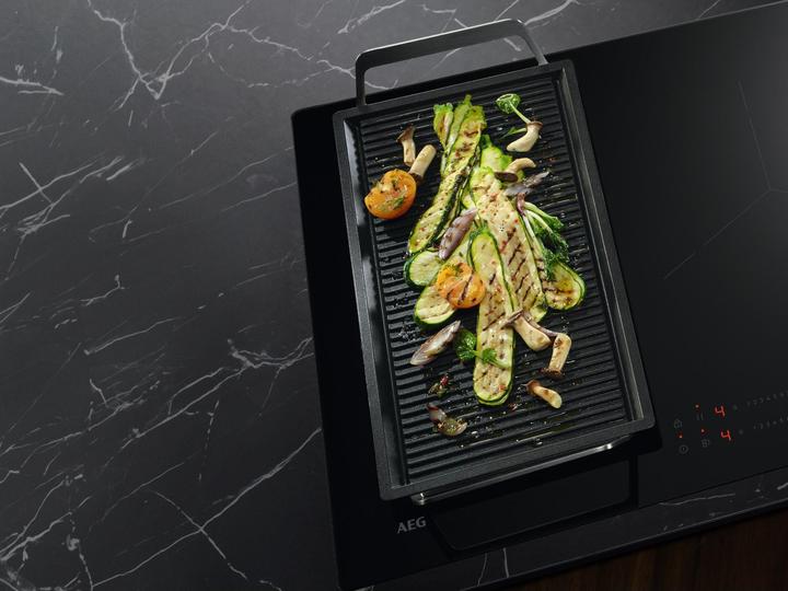 Produktbild AEG IKB84443IB Schwarz Einbau-Induktionskochfeld 77 cm 4 Herd(e)