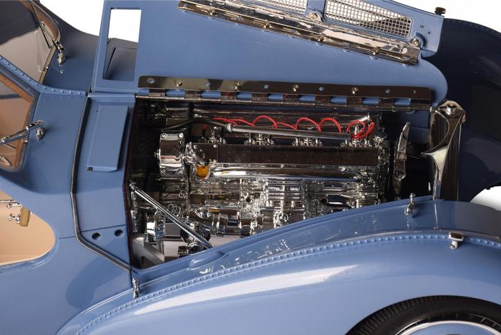 Actual product image 1:8 IXO Bugatti 57 SC