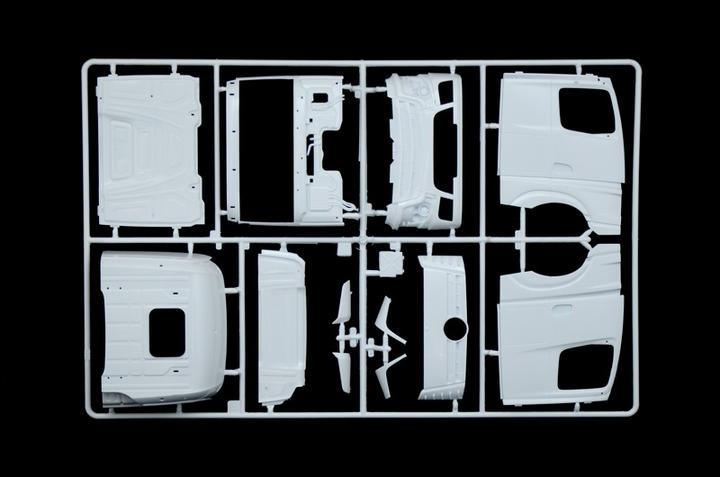 Actual product image Italeri Mercedes Benz Actros Giga Space