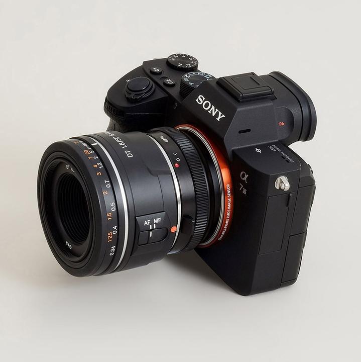 Image du produit Urth Objectif Sony A (Minolta AF) sur boîtier Sony E