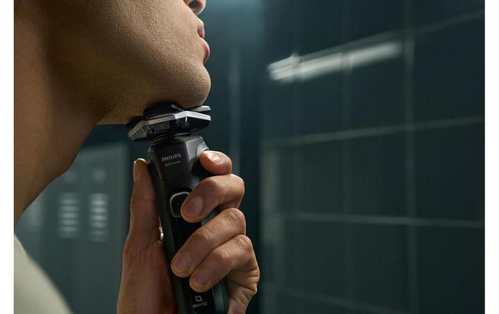 Actual product image Philips Shaver Series 5000 S5898/25 Wet & Dry electric shaver