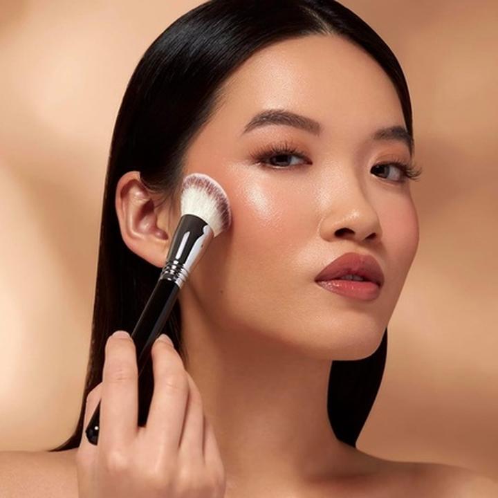 Actual product image Sigma Beauty F43 Soft Angled Cheek Brush (Blusher)