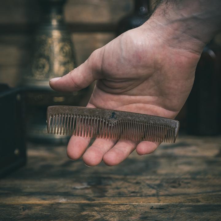 Produktbild The Bluebeards Revenge LIQUID WOOD beard and mo' comb 1 pz