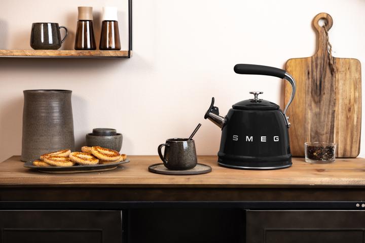 Actual product image Smeg WKF01BL Wasserkessel schwarz 2,3 Liter (2.30 l)