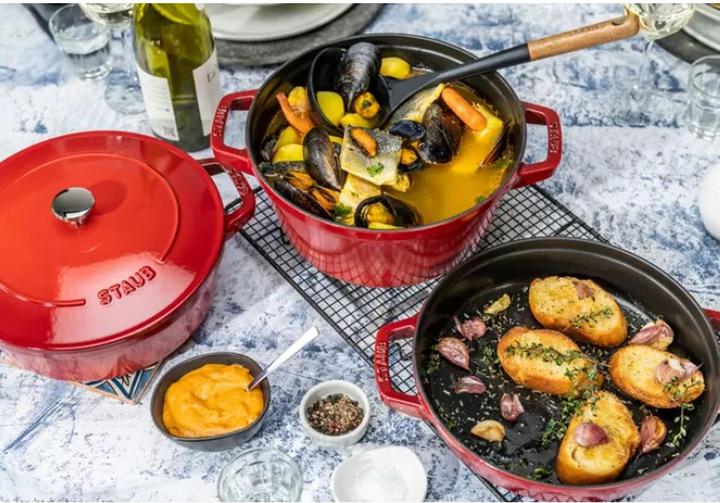 Actual product image Staub Cocotte (24 cm, Casserole + Stewpot, Cast iron)