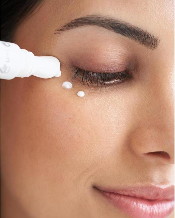 Produktbild NIVEA Luminous630 Anti-Dunkle Augenringe Augencreme (Augenpflege Crème, Tag + Nacht, 15 ml)