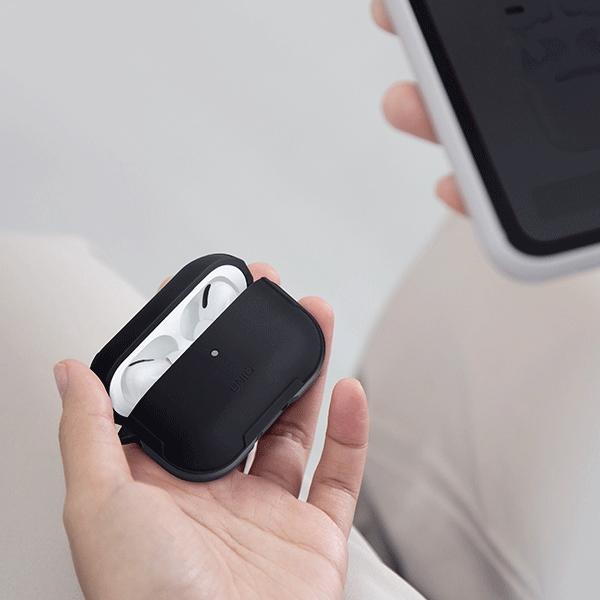 Productafbeelding Uniq etui Valencia AirPods Pro czarny/midnight black Antimicrobial (Hoofdtelefoon hoes)