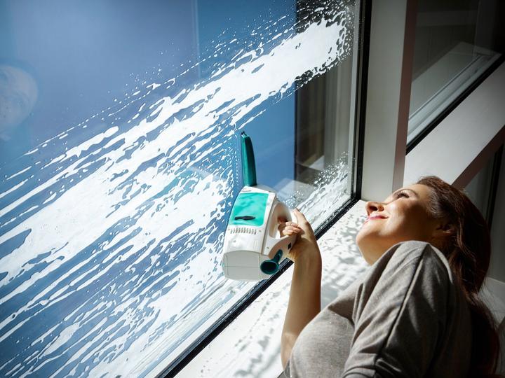 Actual product image Leifheit Dry & Clean window vacuum cleaner set with handle, washer, narrow suction nozzle