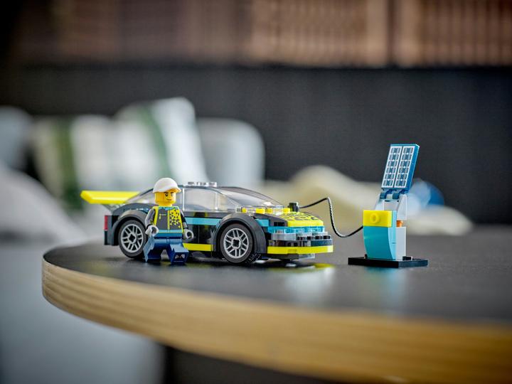 Produktbild LEGO Elektro-Sportwagen (60383, LEGO City)