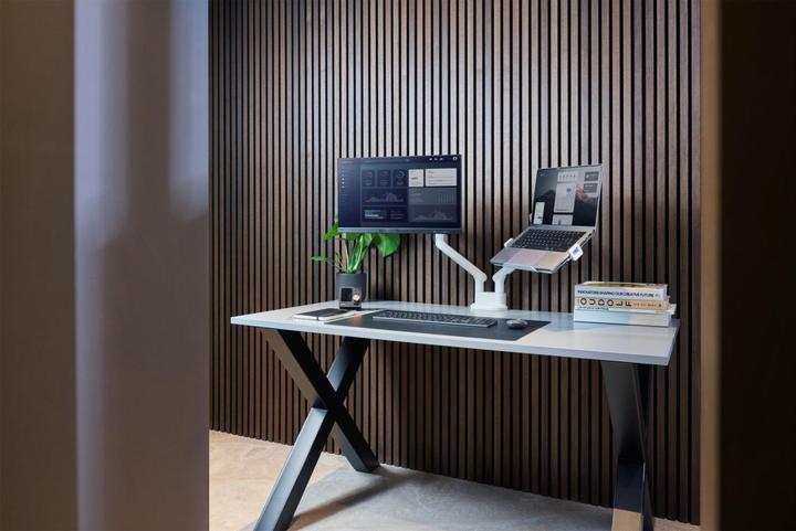 Actual product image One for All Laptop Holder Universal Premium DM 0030