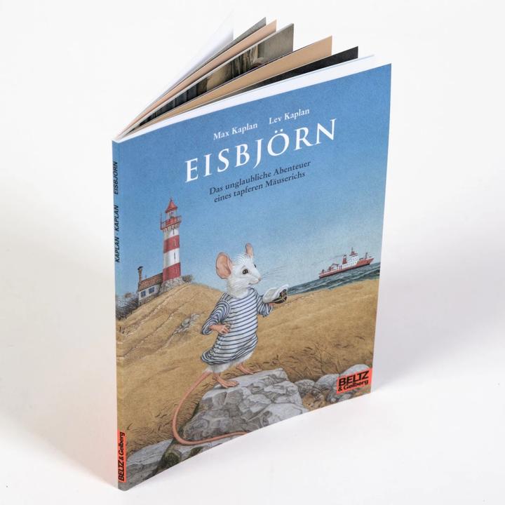 Productafbeelding Eisbjörn. Das unglaubliche Abenteuer eines tapferen Mäuserichs (Duits, Lev Kaplan, Max Kaplan, 2023)