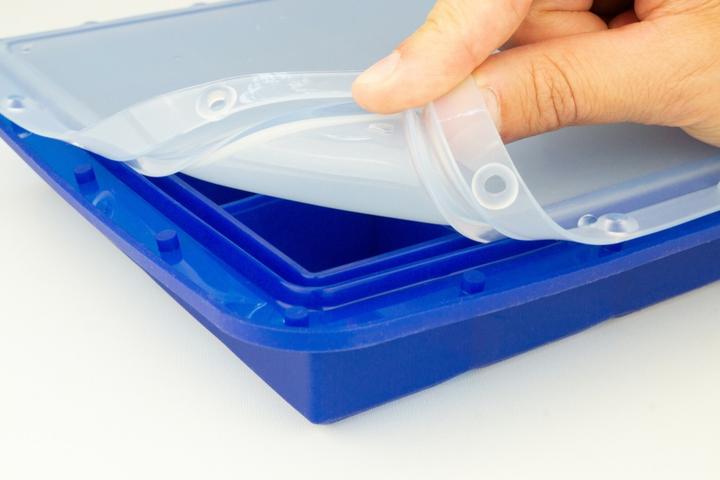 Actual product image Lurch Ice former Arctic Cube 4x4cm blue/transparent