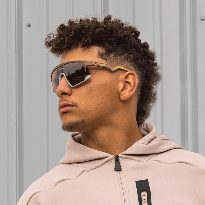 Actual product image Oakley Bxtr (Matte Terrain Tan, Prizm Tungsten)