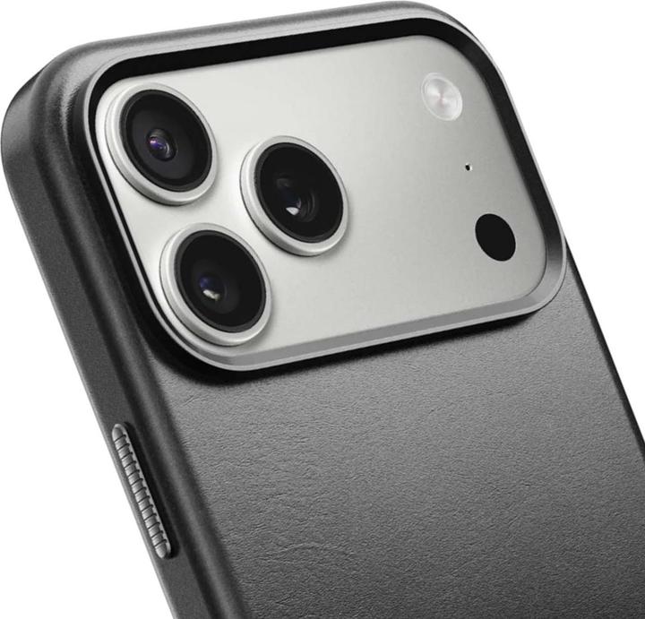 Actual product image Nomad Traditional Leather Case (Apple iPhone 17 Pro Max)