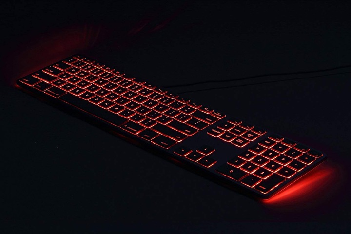 Produktbild Matias Erweiterte USB-Tastatur für Mac OS mit RGB Backlit (CH, Kabelgebunden)