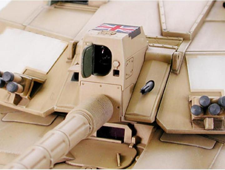 Actual product image Tamiya 1:35 Brit. KPz Challenger 2 Desert (2)