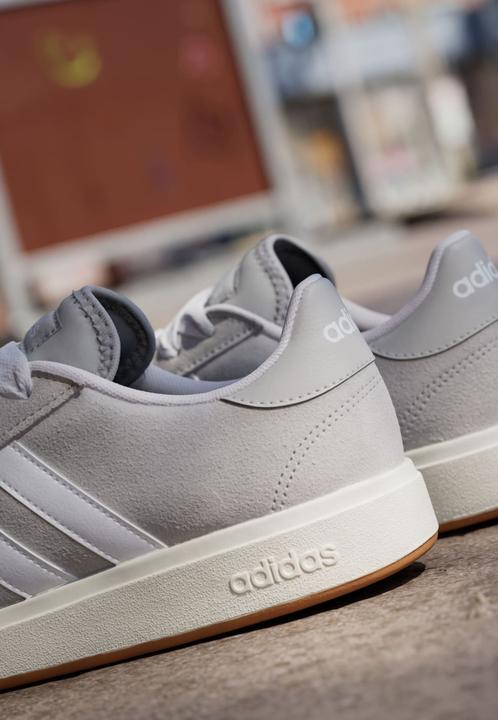 Image du produit Adidas Baskets GRAND COURT BASE 00s (44)
