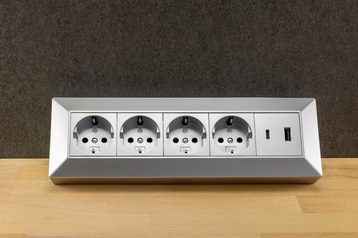 Produktbild Chilitec Steckdosenblock 23789, 4-fach, USB-A+C, 250V/16A, silber (4x, USB-A)