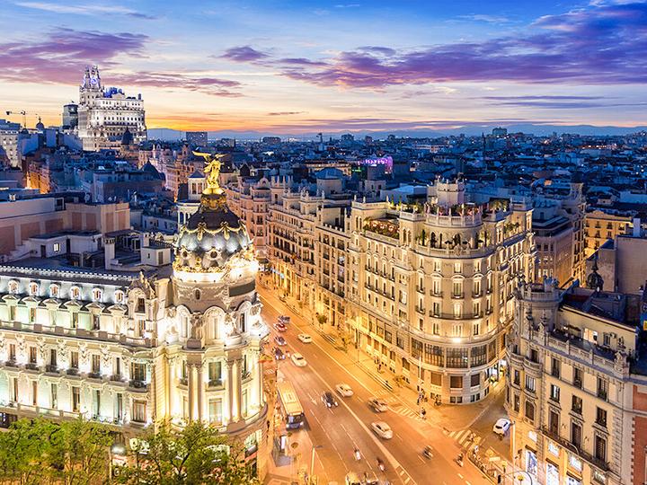 Immagine prodotto Smartbox Una fuga rilassante in Europa: 3 giorni in hotel 4* o 5* con seduta spiritica (2 Persone)