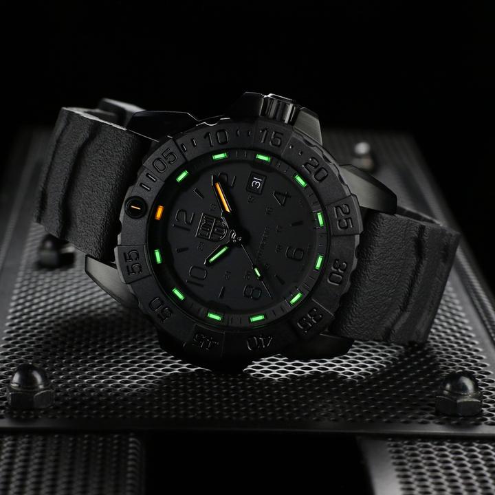 Immagine prodotto Luminox Navy Seal Steel 3250 Series (Orologio sub, 45 mm)