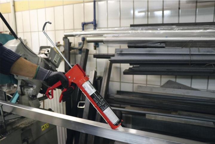 Produktbild Schuller Eh'klar SCHULLER Kartuschenpistole mit Halbschale und Zahnstange für 310 ml Kartuschen
