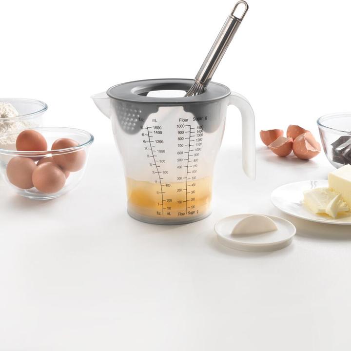Actual product image Metaltex Measuring/stirring jug with splash guard lid, scale and pouring spout 1.5 l (1500 ml)