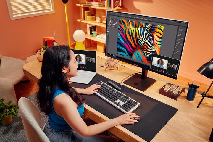 Actual product image HP OMEN Transcend 31.5 inch UHD 240Hz OLED Gaming Monitor - OMEN Transcend 32 (3840 x 2160 Pixels, 31.50")