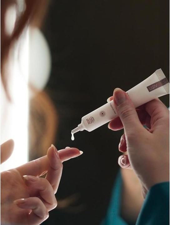 Produktbild Luuv Selbstbräunendes Gesichtsserum mit Hyaluronsäure 20ml (Selbstbräunungsserum, 20 ml)