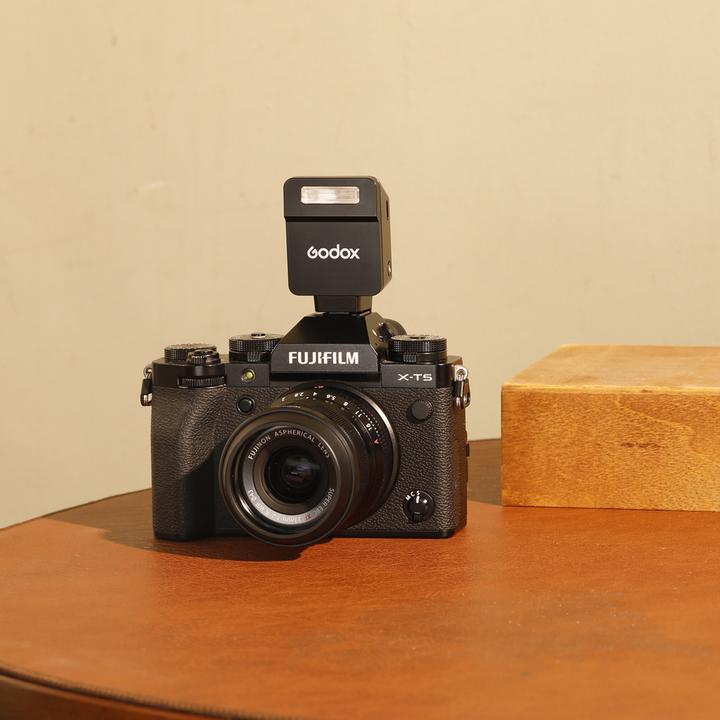 Actual product image Godox iT22 F black - TTL Mini Flash for Fujifilm black (Godox)
