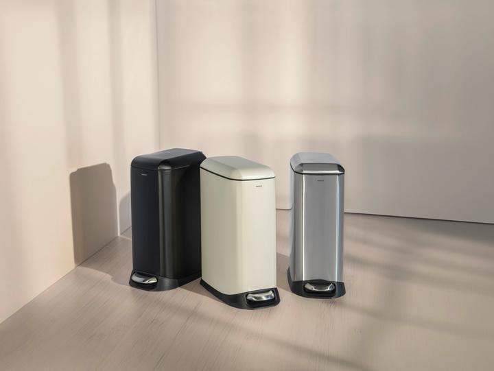 Actual product image Wenko Pedal bin design Easy-Close (12 l)