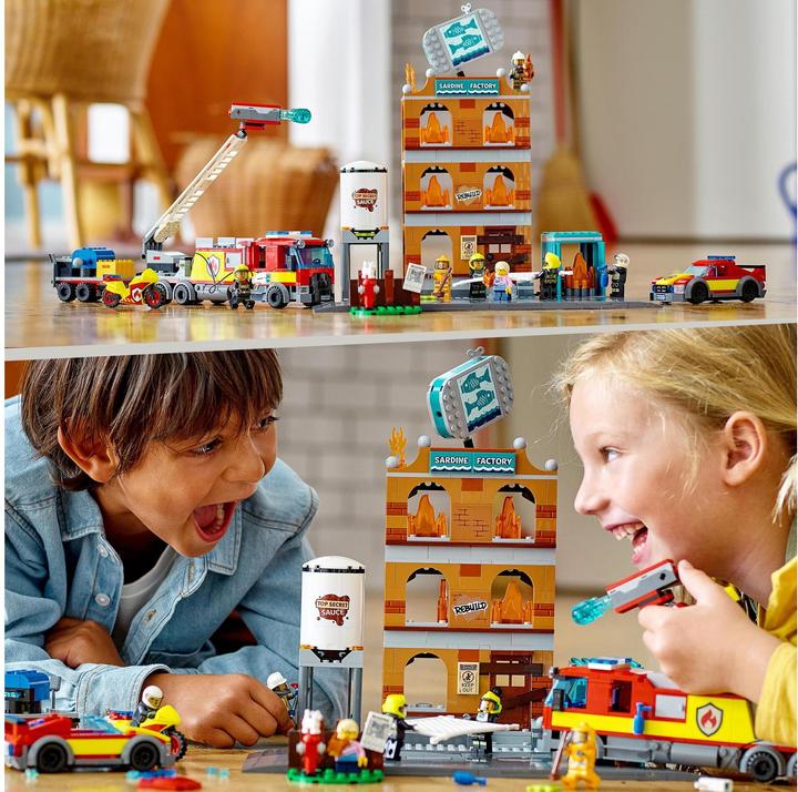 Actual product image LEGO Firefighting operation with firefighting team (60321, LEGO City)