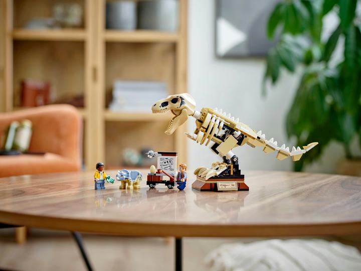 Productafbeelding LEGO T. Rex skelet in de fossielen tentoonstelling (76940, LEGO Jurassic World)