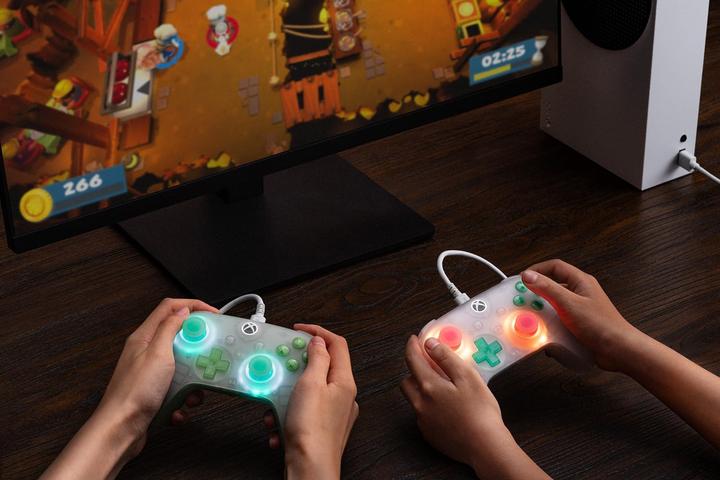 Produktbild 8bitdo Ultimate Mini Wired Xbox Pad Clear White