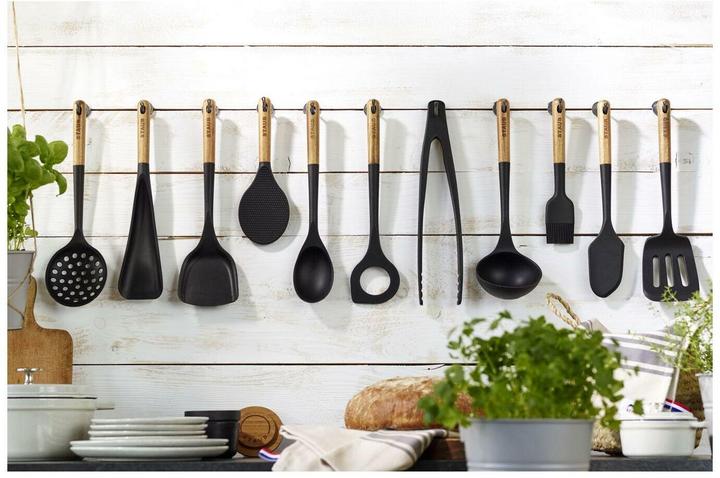 Productafbeelding Staub Kooklepel w. gat met acaciahouten handvat, 31 cm