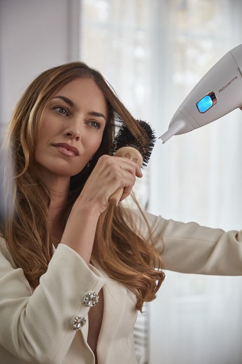 Actual product image Rowenta Ultimate Experience CV9240F0 hair dryer copper