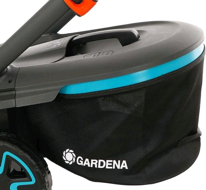 Actual product image Gardena Akku-Rasenmäher PowerMax Duo 46/36V P4A, Ready-To-Use-Set 2, 36Volt (2x18V) (schwarz/grau, 2x Li-Ion (Rechargeable battery operated)