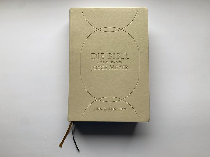 Actual product image Die Bibel mit Impulsen von Joyce Meyer, Kunstlederausgabe (German, Joyce Meyer, 2024)