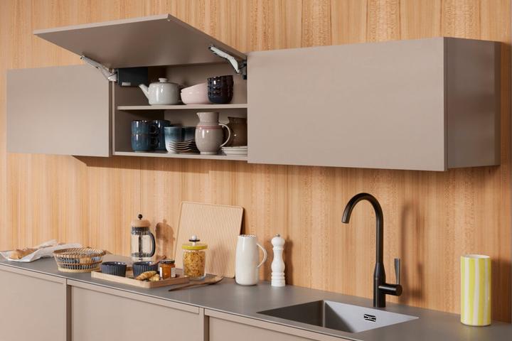 Actual product image Blum High flap AVENTOS HK top