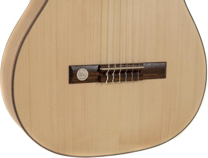 Actual product image Gewa Pro Natura Gold Classical Guitar, Solid Cherry, European Crafted (Classical guitar, Body: cherry wood, Bridge: Acacia, Neck: Maple, Top: Spruce)