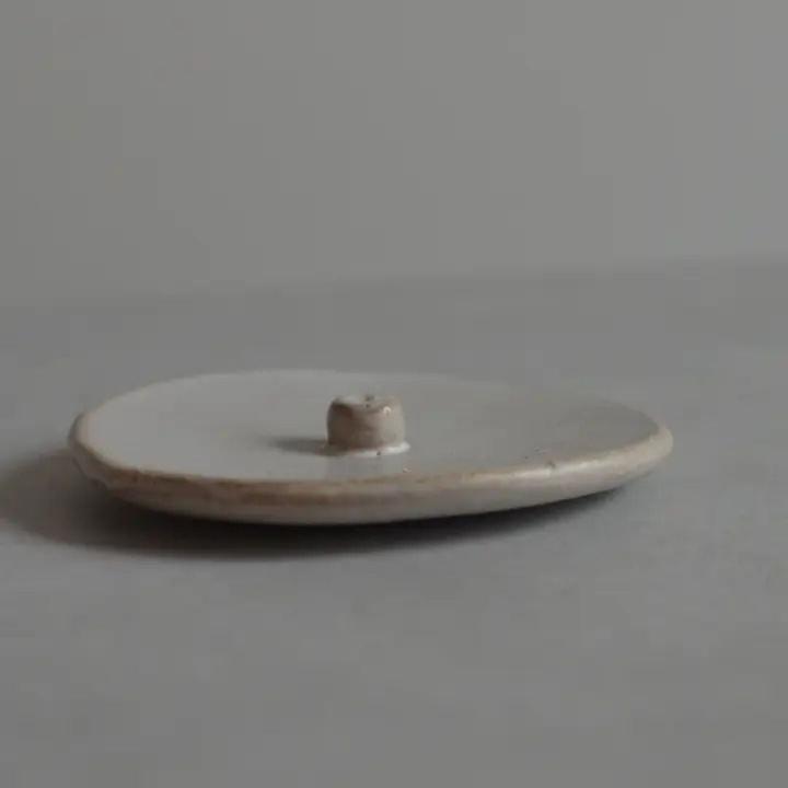 Actual product image Cedar and Myrrh Räucherstäbchenhalter Raw Clay